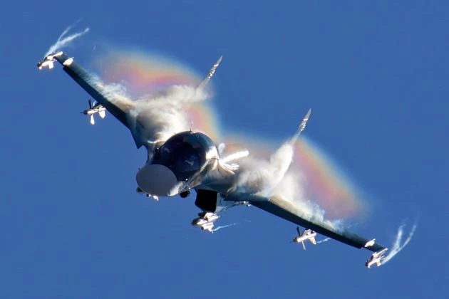 Su-34: Ρωσικά μαχητικά εξαϋλώνουν πλοία στην Κασπία – Οι υπερηχητικοί πύραυλοι εν δράσει – Βίντεο